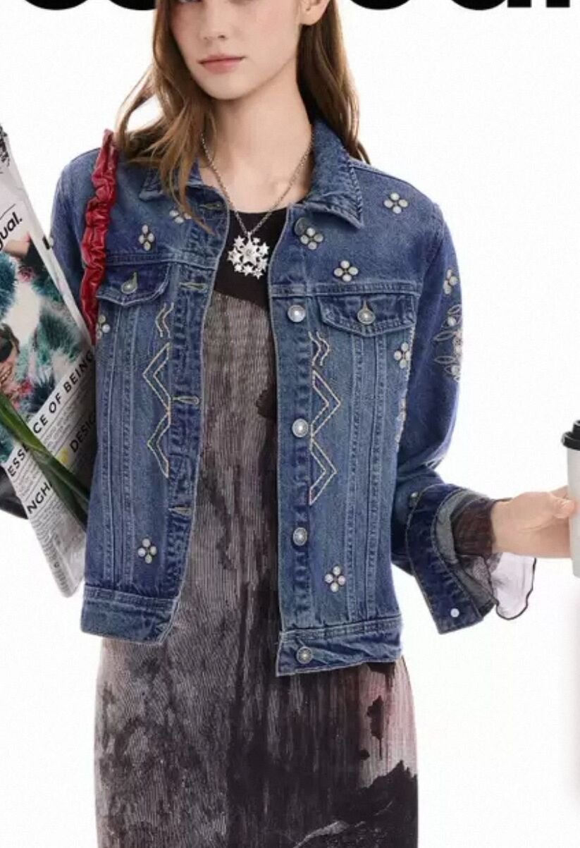 Street Fashion In Spain - Nuova Giacca di Jeans con Ricami