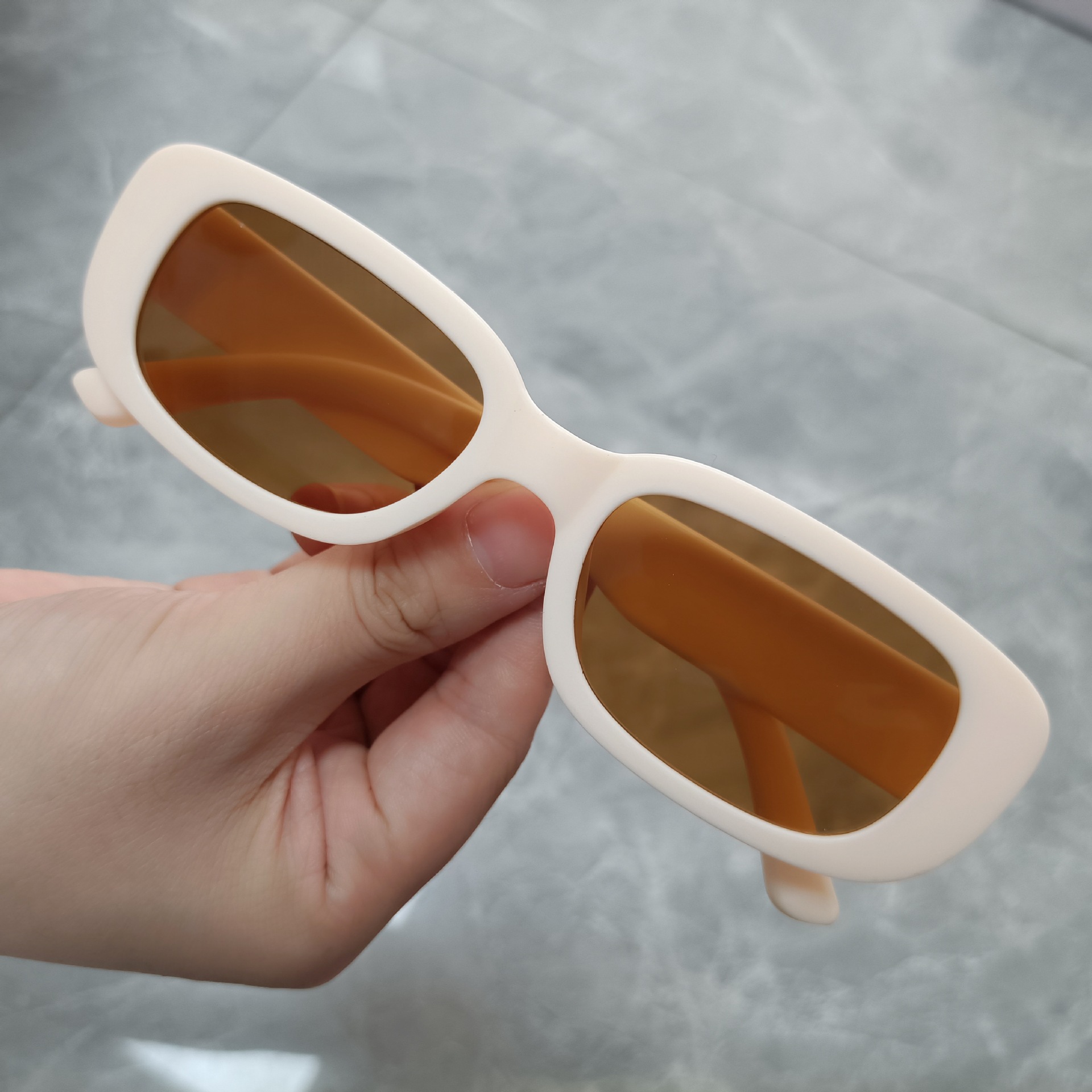 Nuovi occhiali da sole rettang - Street Fashion Photo recensione e prezzo