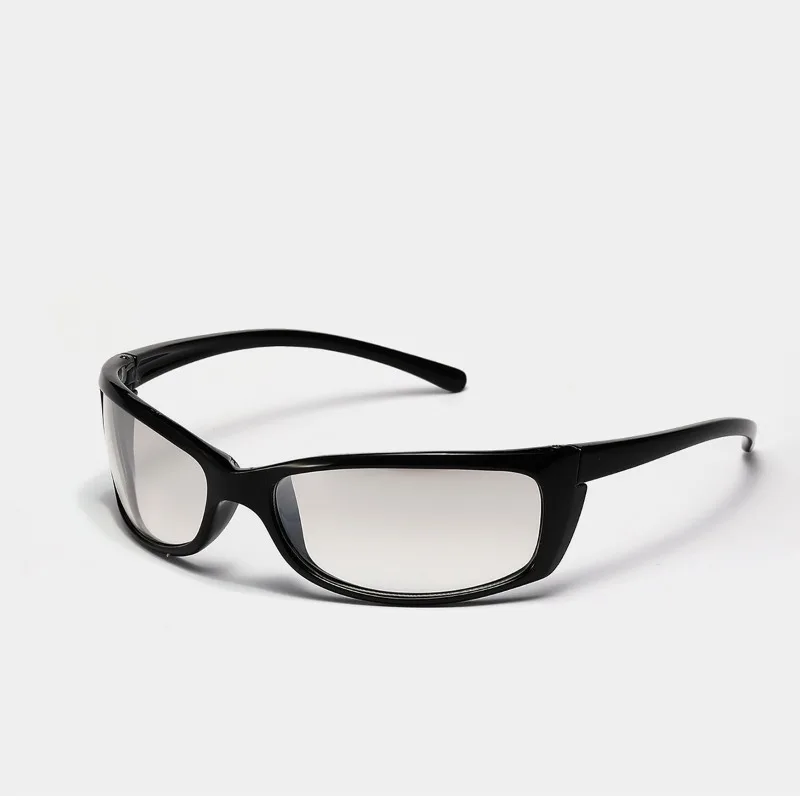 Occhiali da sole stile sportiv - Street Fashion Photo recensione e prezzo
